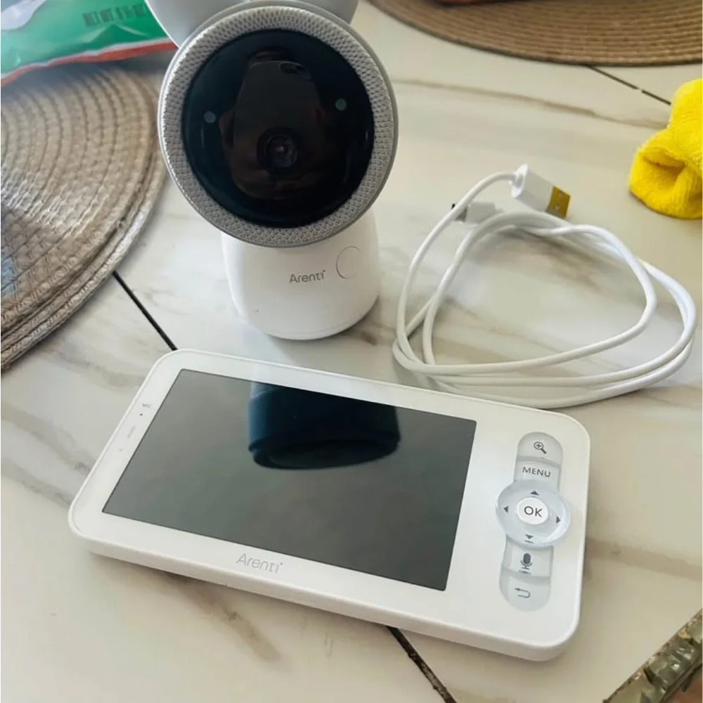 White Smart Camera with Monitor
